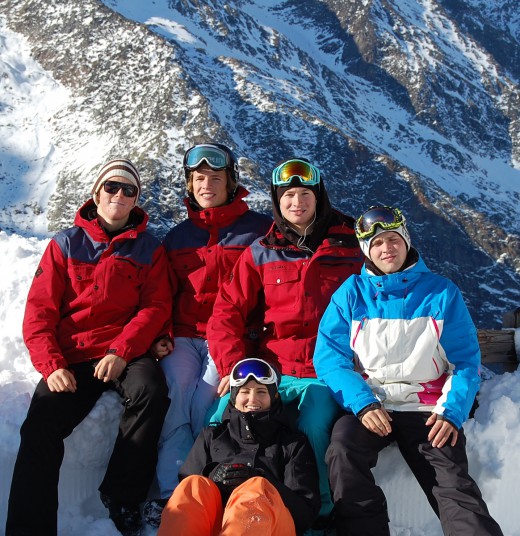Johan, Folger, Robin, Tim and Coach in a sunny and snowy Saas Fee!