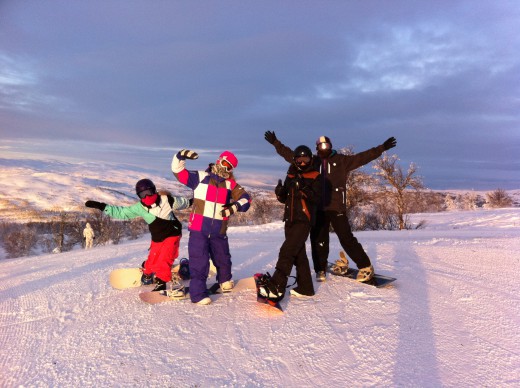Nathalie, Maja, Cissi och Kenneth bytte scen och show mot Ullådalsbackarna och rockade fett på snowboard! ;)